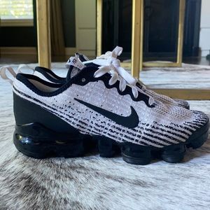 Brand- Nike Size- 5 Color- Black and White